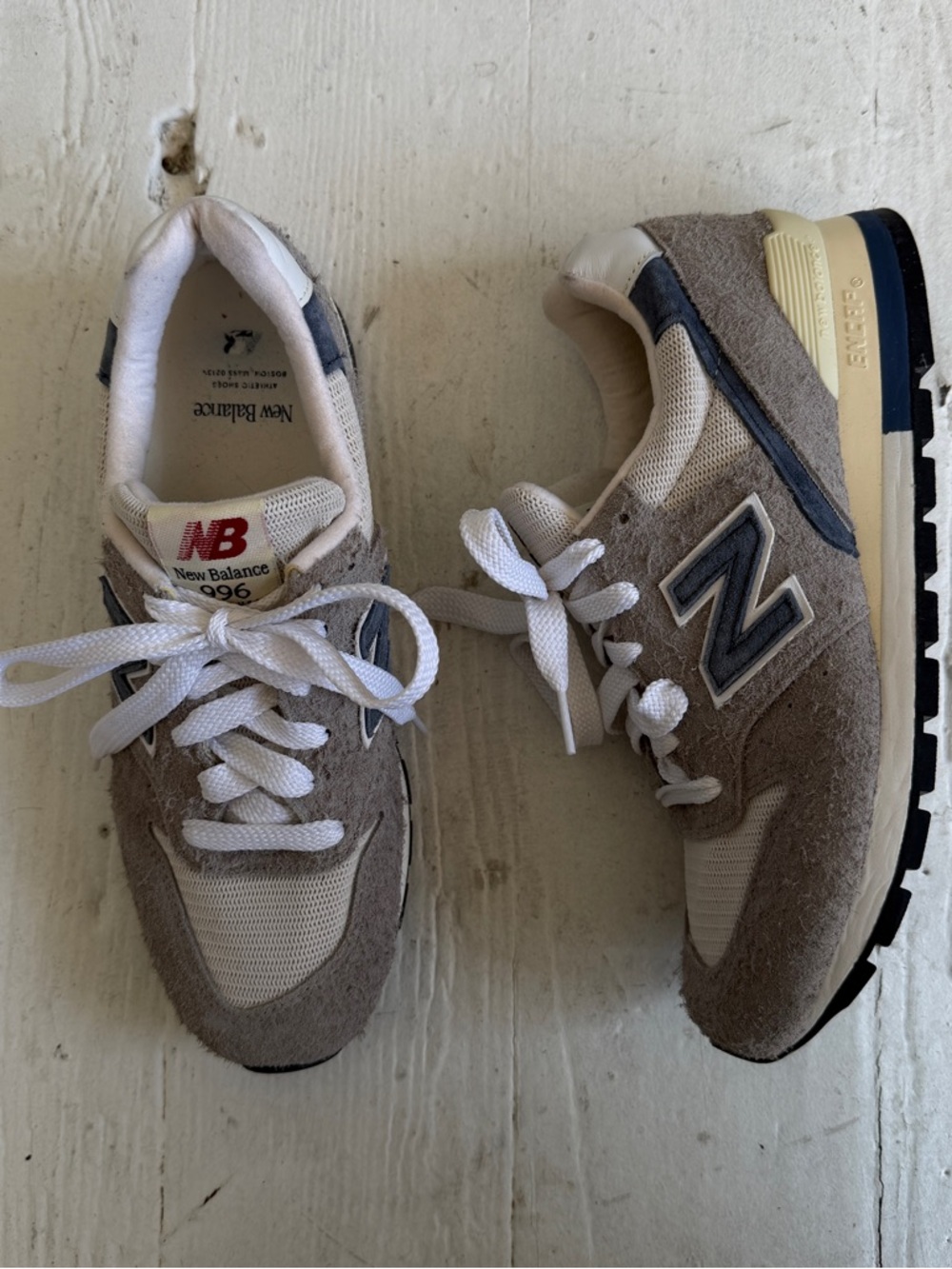 New Balance 996 Sneaker in Taupe, Navy & White